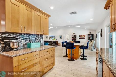 4306 NW 70th Lane Coral Springs FL 33065