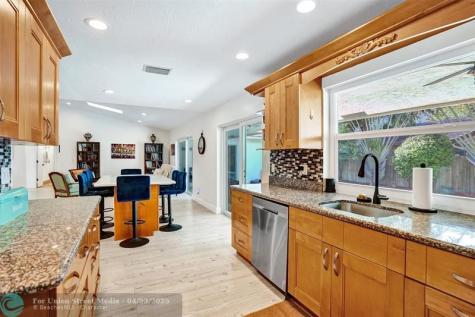 4306 NW 70th Lane Coral Springs FL 33065