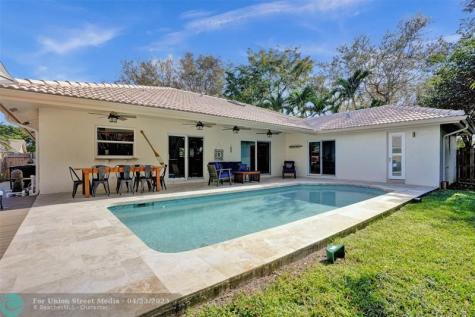 4306 NW 70th Lane Coral Springs FL 33065