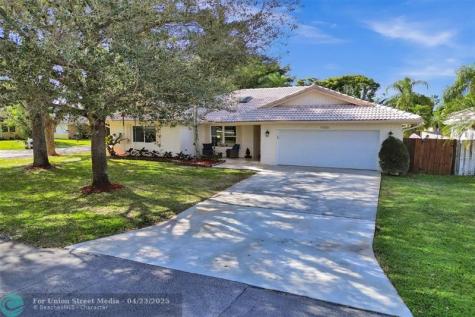 4306 NW 70th Lane Coral Springs FL 33065