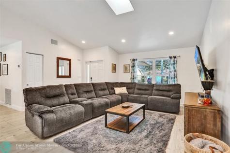 4306 NW 70th Lane Coral Springs FL 33065