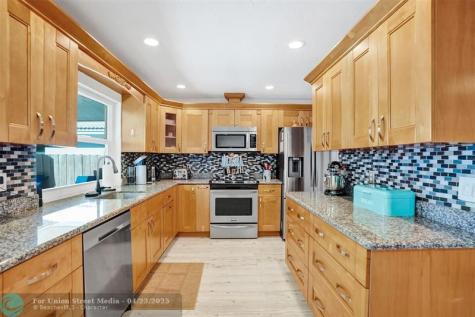 4306 NW 70th Lane Coral Springs FL 33065