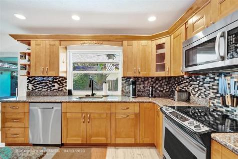 4306 NW 70th Lane Coral Springs FL 33065