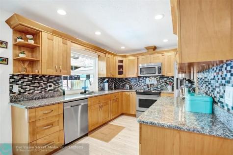 4306 NW 70th Lane Coral Springs FL 33065