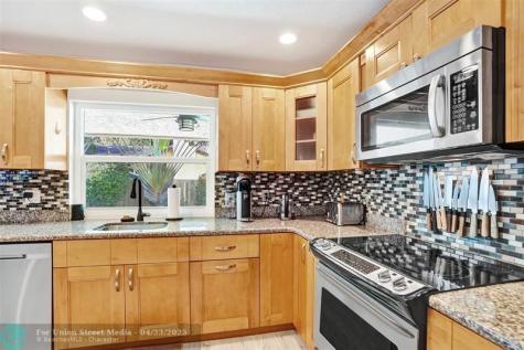 4306 NW 70th Lane Coral Springs FL 33065