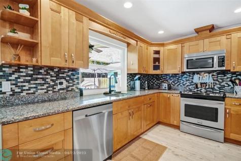 4306 NW 70th Lane Coral Springs FL 33065