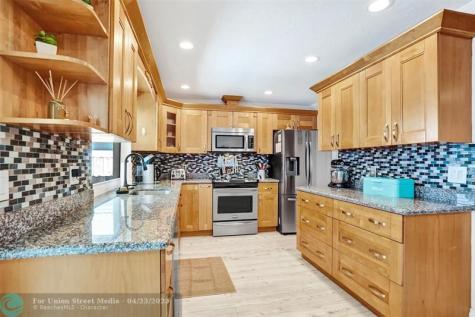 4306 NW 70th Lane Coral Springs FL 33065