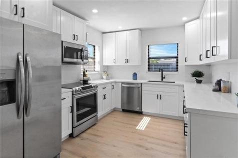 48 SE 7th Street Hollywood FL 33004