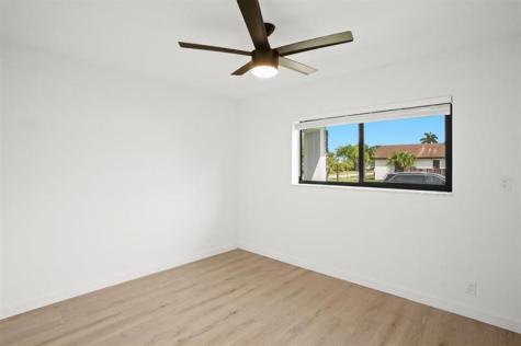 48 SE 7th Street Hollywood FL 33004