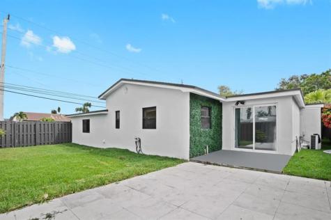 48 SE 7th Street Hollywood FL 33004