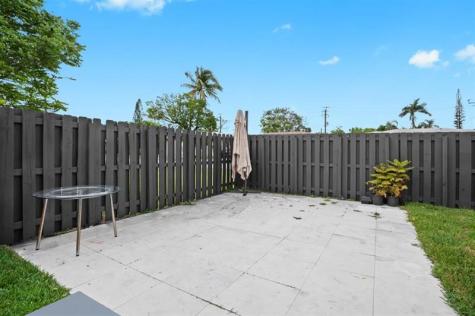 48 SE 7th Street Hollywood FL 33004