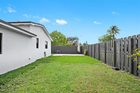 48 SE 7th Street Hollywood FL 33004