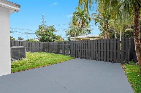 48 SE 7th Street Hollywood FL 33004