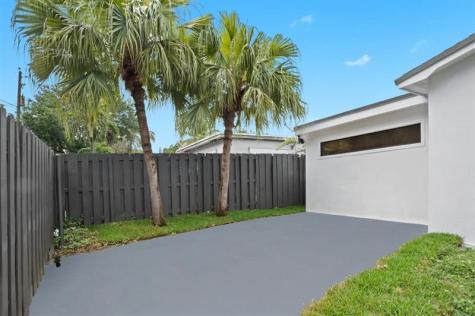 48 SE 7th Street Hollywood FL 33004