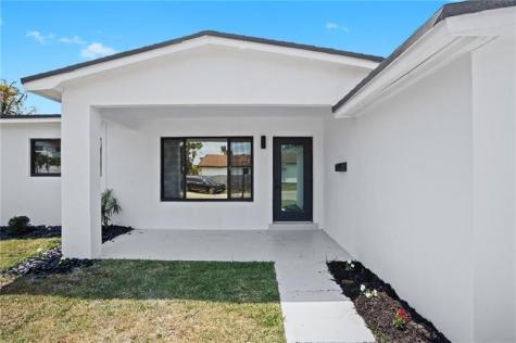 48 SE 7th Street Hollywood FL 33004