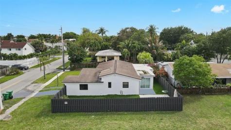 48 SE 7th Street Hollywood FL 33004