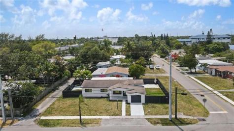 48 SE 7th Street Hollywood FL 33004
