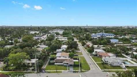 48 SE 7th Street Hollywood FL 33004
