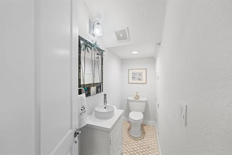 2341 NE 48 Court Lighthouse Point FL 33064