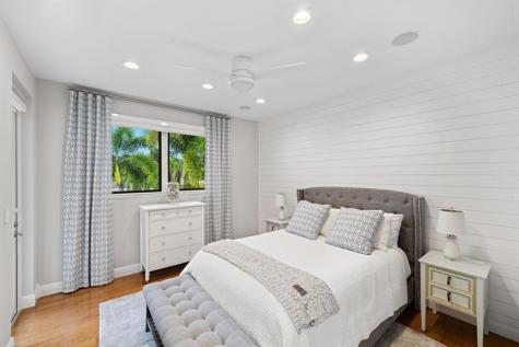 2341 NE 48 Court Lighthouse Point FL 33064