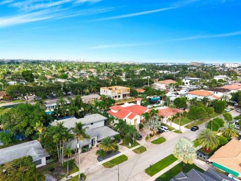 2341 NE 48 Court Lighthouse Point FL 33064