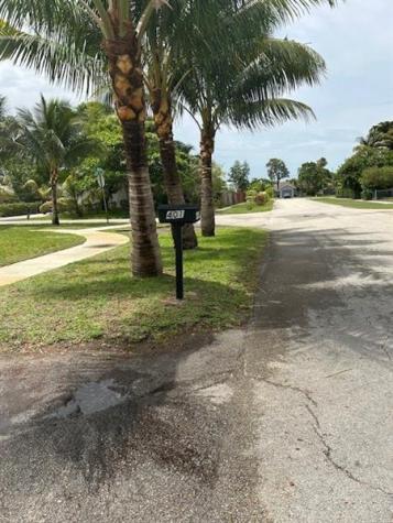 401 SW 73rd Avenue North Lauderdale FL 33068