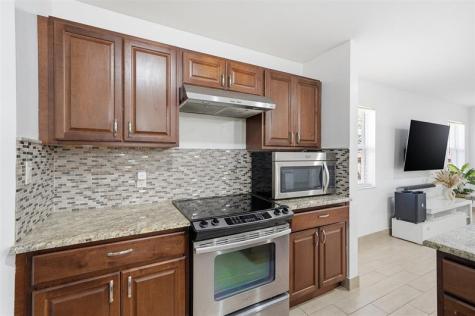 5015 SW 18th Street West Park FL 33023