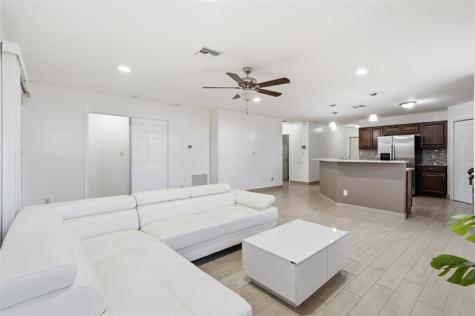 5015 SW 18th Street West Park FL 33023