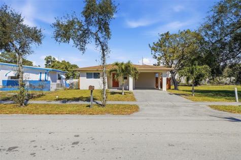 5015 SW 18th Street West Park FL 33023