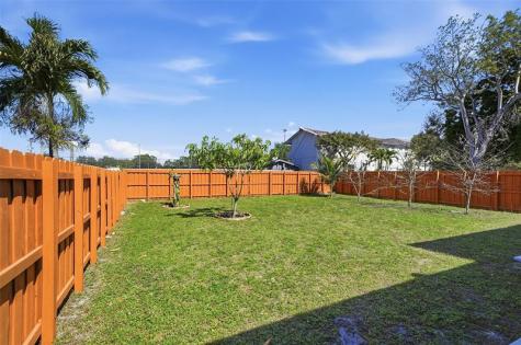 5015 SW 18th Street West Park FL 33023