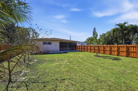 5015 SW 18th Street West Park FL 33023