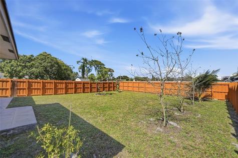 5015 SW 18th Street West Park FL 33023