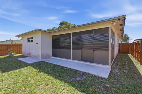 5015 SW 18th Street West Park FL 33023