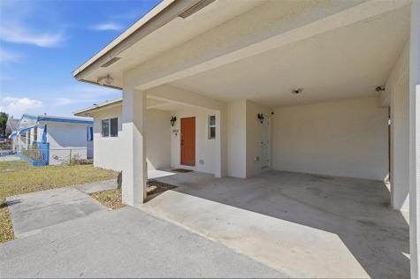 5015 SW 18th Street West Park FL 33023