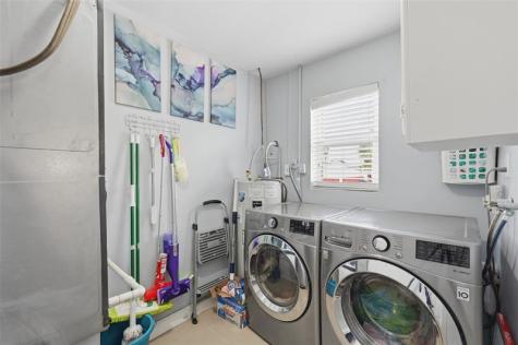 807 W Ocean Avenue Lantana FL 33462
