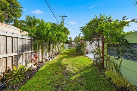 807 W Ocean Avenue Lantana FL 33462