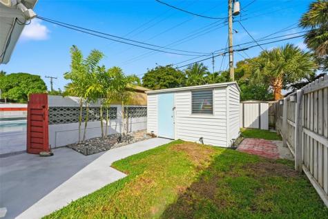 807 W Ocean Avenue Lantana FL 33462