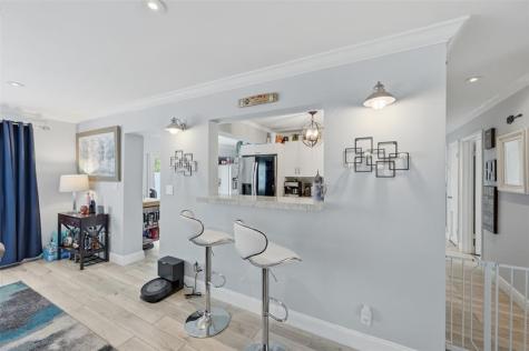807 W Ocean Avenue Lantana FL 33462