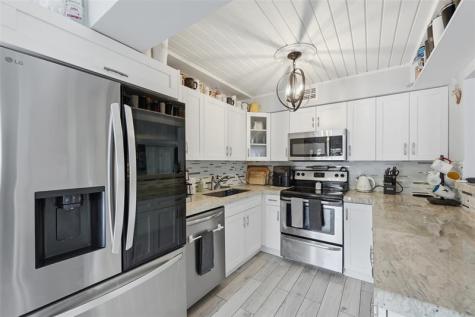 807 W Ocean Avenue Lantana FL 33462