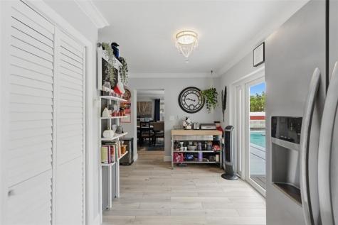 807 W Ocean Avenue Lantana FL 33462