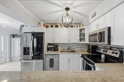 807 W Ocean Avenue Lantana FL 33462