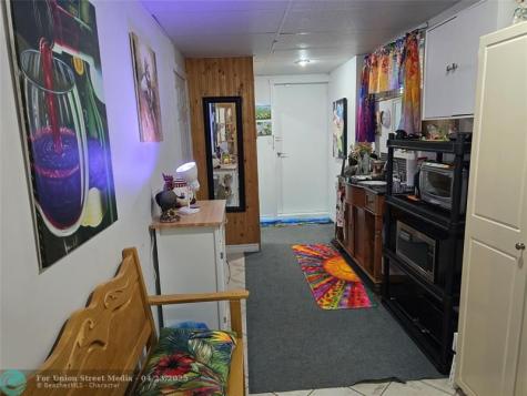 6975 S Blvd.de La Grande Baie Sud Other County - Not In USA QC G7B 3P6