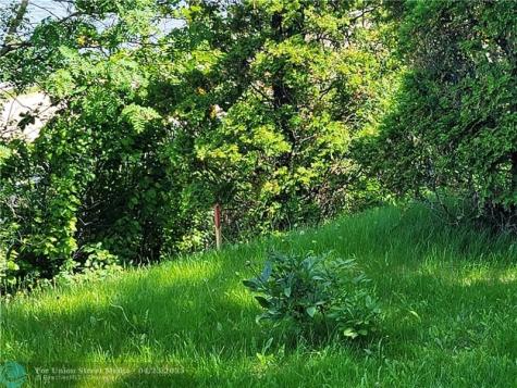 6975 S Blvd.de La Grande Baie Sud Other County - Not In USA QC G7B 3P6