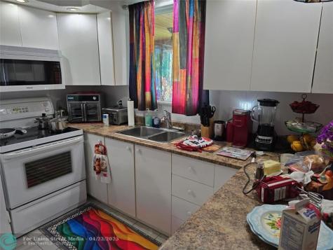 6975 S Blvd.de La Grande Baie Sud Other County - Not In USA QC G7B 3P6