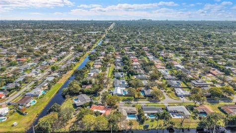 7480 NW 9th Street Plantation FL 33317
