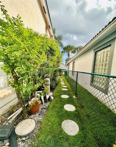 5522 NW 125th Terrace Coral Springs FL 33076
