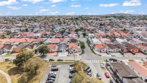 2597 W 73rd Place Hialeah FL 33016