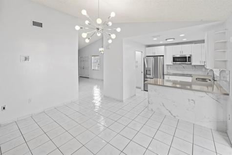 2597 W 73rd Place Hialeah FL 33016