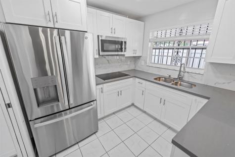 2597 W 73rd Place Hialeah FL 33016