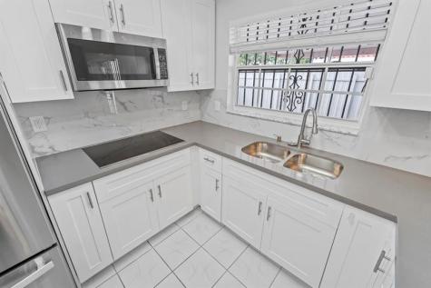 2597 W 73rd Place Hialeah FL 33016